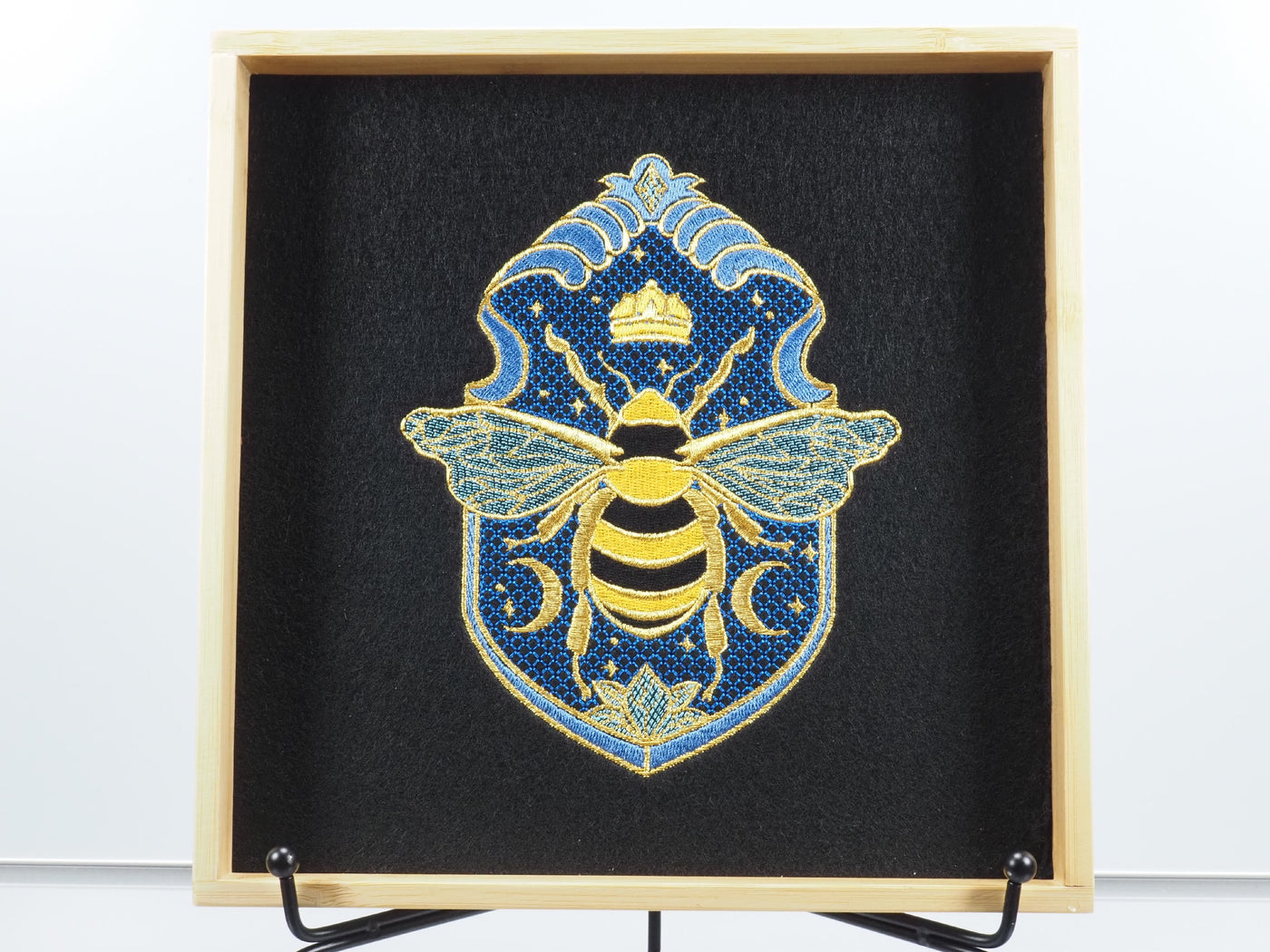 Bee Shield Blue Dicetray