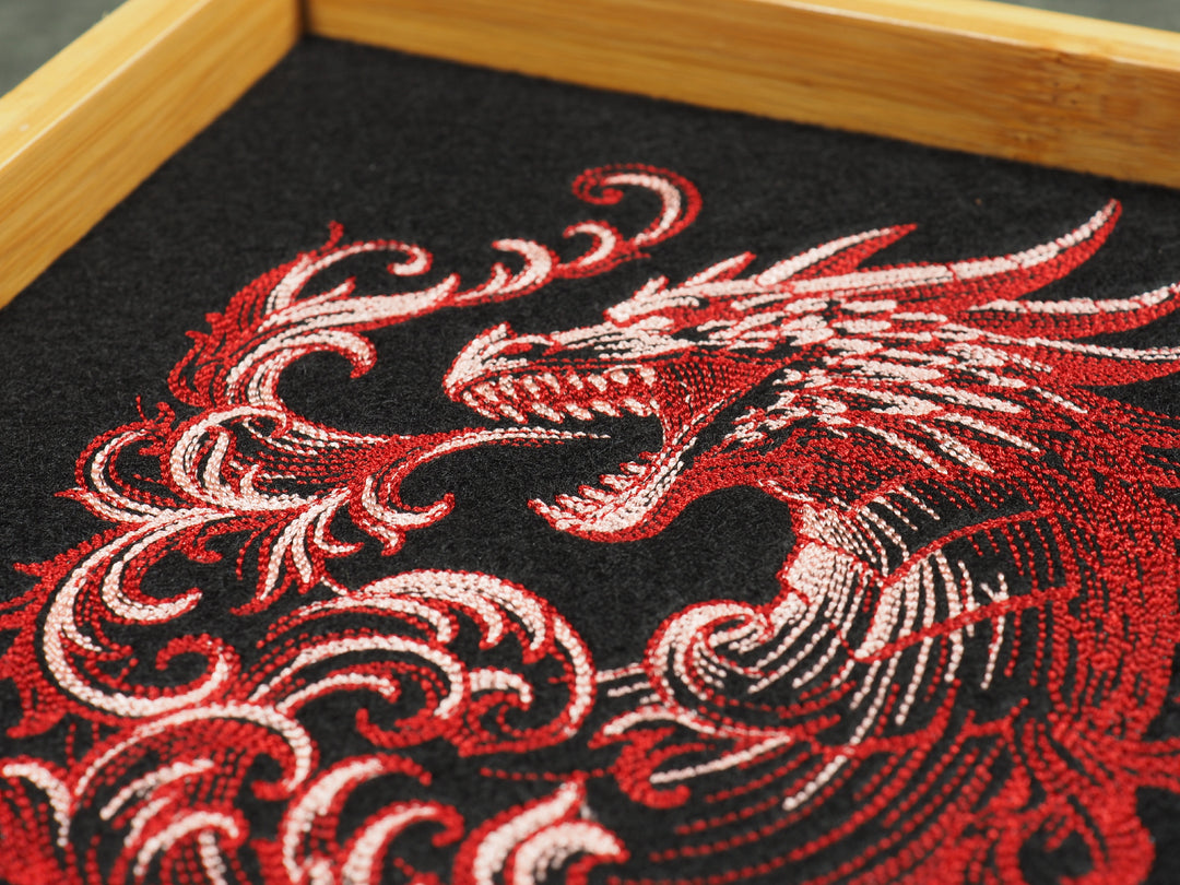 Roter Chromatischer Drache Dicetray